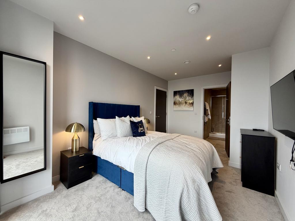 Apartment in Salford - View 4