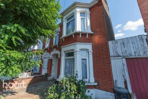 3 bedroom end of terrace house for sale, Windsor Road, Ilford