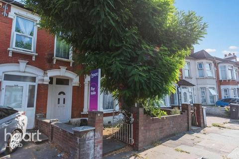 3 bedroom end of terrace house for sale, Windsor Road, Ilford