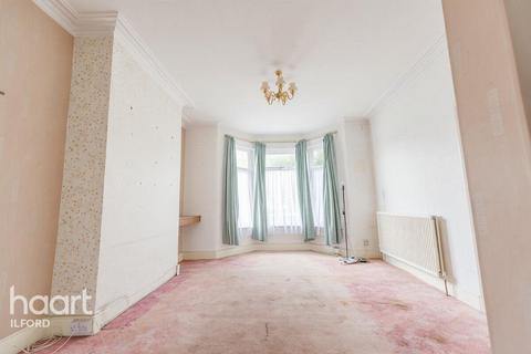 3 bedroom end of terrace house for sale, Windsor Road, Ilford
