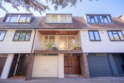 5 bedroom terraced house for sale, Holders Hill Road, Mill Hill, London, NW4