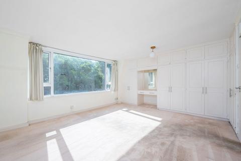 Holders Hill Road, Mill Hill, London, NW4