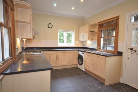 2 bedroom flat to rent, Huntingdon Road, N2