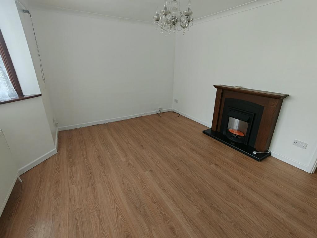 House in London, Freezywater - View 2