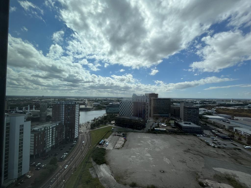 Apartment in Salford, Greater Manchester - View 5