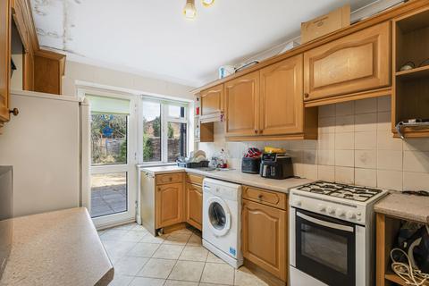 2 bedroom maisonette for sale, Oak Grove, Sunbury-on-Thames, Surrey, TW16