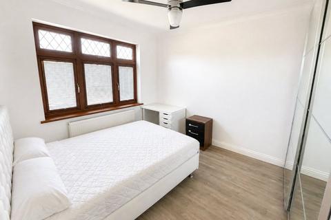 6 bedroom semi-detached house for sale, Morland Gardens, Greater London UB1