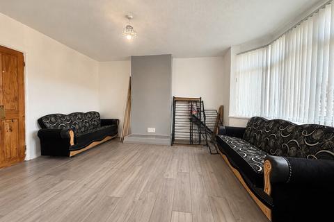 3 bedroom semi-detached house to rent, 3 Bed Semi-Detached, Whitelands Road, High Wycombe, Buckinghamshire, HP12 3EL