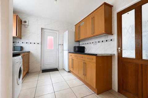 3 bedroom semi-detached house to rent, 3 Bed Semi-Detached, Whitelands Road, High Wycombe, Buckinghamshire, HP12 3EL