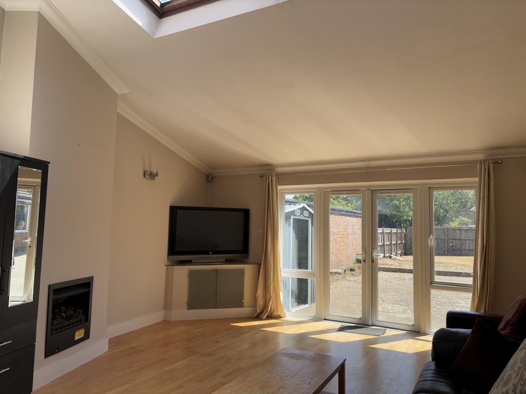 En-Suite Milton Road with living space , CB4