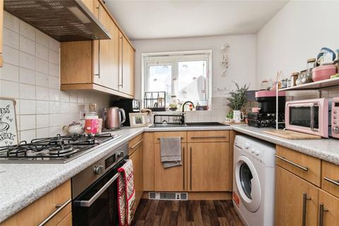 2 bedroom flat for sale, Heraldry Walk, Exeter, Devon, EX2