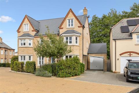 4 bedroom semi-detached house for sale, Beatrice Place, Fairfield SG5 4RZ