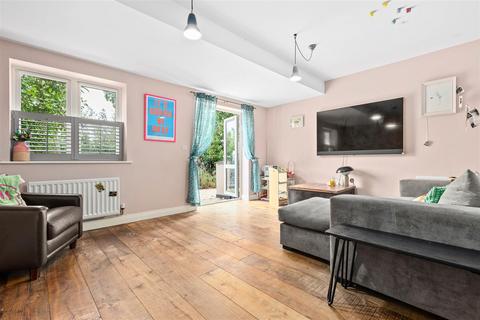 4 bedroom semi-detached house for sale, Beatrice Place, Fairfield SG5 4RZ