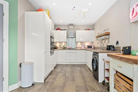 4 bedroom semi-detached house for sale, Beatrice Place, Fairfield SG5 4RZ