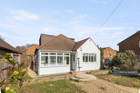 Studio to rent, Staines Road West, Ashford, TW15