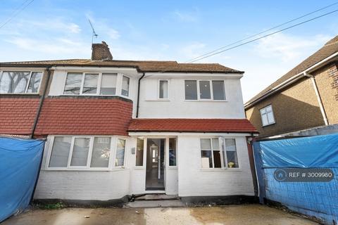 Studio to rent, Park Road, Ashford, TW15