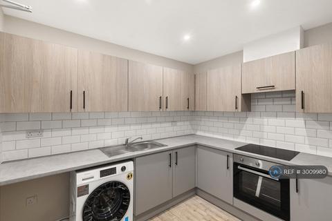 Studio to rent, Park Road, Ashford, TW15
