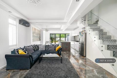 6 bedroom detached house to rent, Hounslow Road, Feltham, TW14