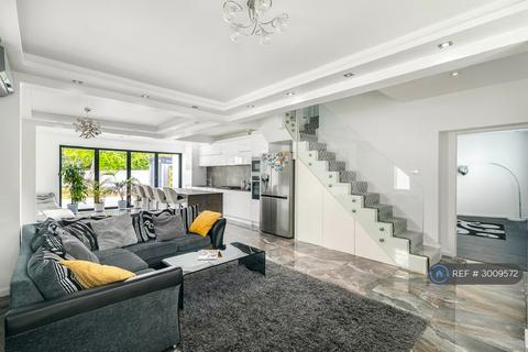 6 bedroom detached house to rent, Hounslow Road, Feltham, TW14