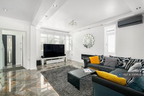 6 bedroom detached house to rent, Hounslow Road, Feltham, TW14