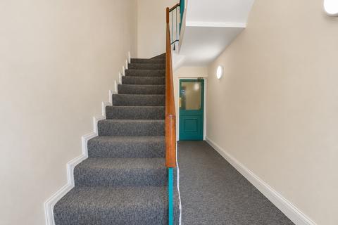 2 bedroom flat to rent, 2 Bed Apartment, Gallows Lane, High Wycombe, HP12 4BP