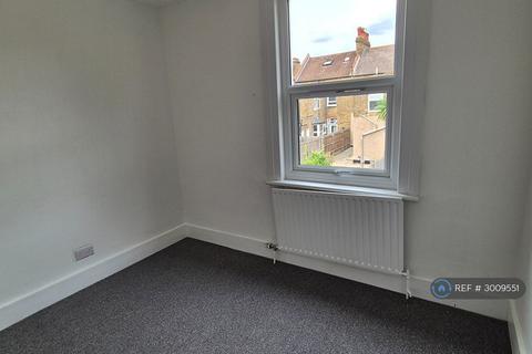 2 bedroom flat to rent, Medusa Road, London, SE6