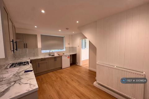 3 bedroom end of terrace house to rent, Rowrah Crescent, Manchester, M24