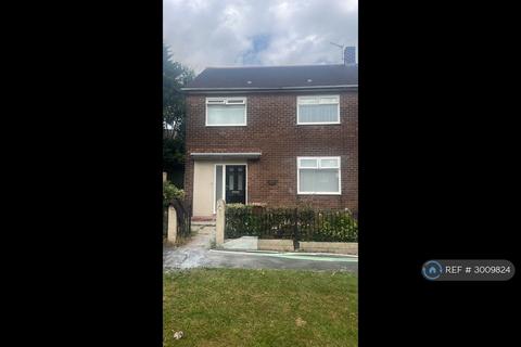 3 bedroom end of terrace house to rent, Rowrah Crescent, Manchester, M24