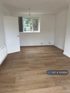 3 bedroom end of terrace house to rent, Rowrah Crescent, Manchester, M24