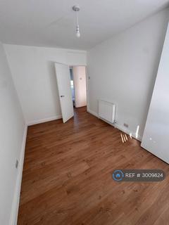 3 bedroom end of terrace house to rent, Rowrah Crescent, Manchester, M24