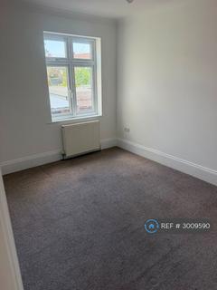 2 bedroom flat to rent, Hornchurch Road, Hornchurch, RM11