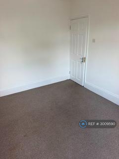 2 bedroom flat to rent, Hornchurch Road, Hornchurch, RM11