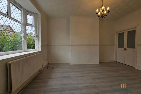 4 bedroom semi-detached house to rent, Warrington Road, Abram, Wigan