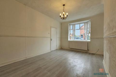 4 bedroom semi-detached house to rent, Warrington Road, Abram, Wigan