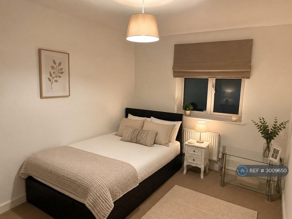 House in Salford - View 2
