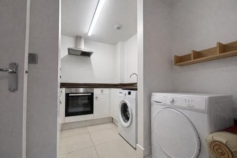2 bedroom flat to rent, 2 Bed Flat, Chairborough Road, High Wycombe, Buckinghamshire, HP12 3QQ