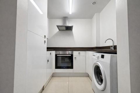 2 bedroom flat to rent, 2 Bed Flat, Chairborough Road, High Wycombe, Buckinghamshire, HP12 3QQ
