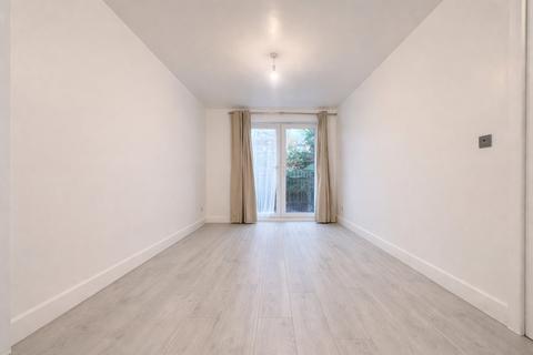 2 bedroom flat to rent, 2 Bed Flat, Chairborough Road, High Wycombe, Buckinghamshire, HP12 3QQ