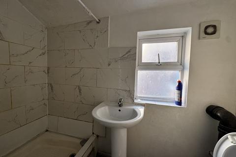 2 bedroom flat to rent, Warwick Road, Birmingham, B11