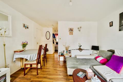 1 bedroom flat for sale, Butteridges Close, DAGENHAM, Essex, RM9
