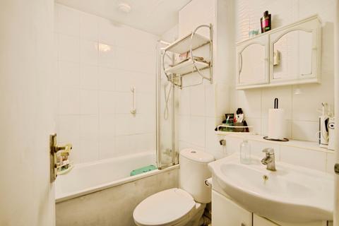1 bedroom flat for sale, Butteridges Close, DAGENHAM, Essex, RM9