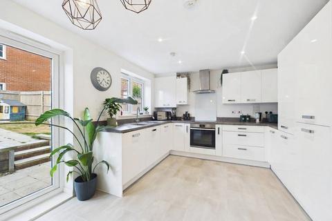 3 bedroom end of terrace house for sale, Worrall Drive, Wouldham, Rochester, ME1