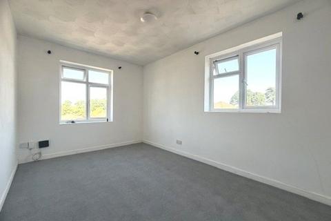 3 bedroom flat to rent, Oaktree Road, Southampton, Hampshire, SO18