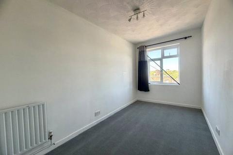 3 bedroom flat to rent, Oaktree Road, Southampton, Hampshire, SO18