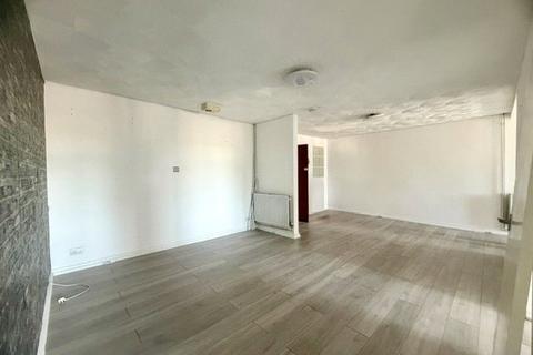 3 bedroom flat to rent, Oaktree Road, Southampton, Hampshire, SO18