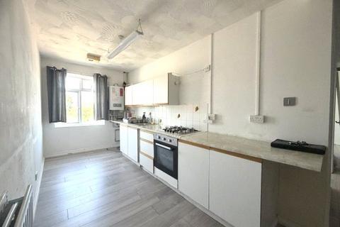 3 bedroom flat to rent, Oaktree Road, Southampton, Hampshire, SO18