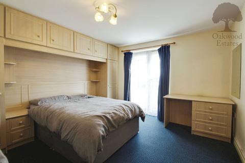 2 bedroom apartment to rent, Scholars Walk, Langley SL3