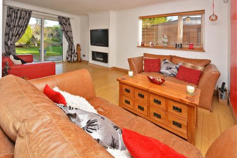 undefined, Ffordd Pelydryn, Deeside CH5