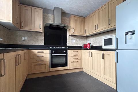 3 bedroom semi-detached house to rent, Perkyn Road, Leicester, LE5