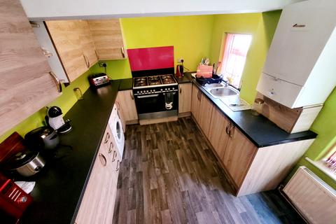 1 bedroom in a house share to rent, Liverpool Road, Manchester, M30